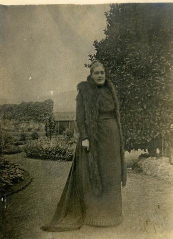 Primera imagen del registro Victoria Subercaseaux de Vicuña en 1896. Santa Rosa de Colmo