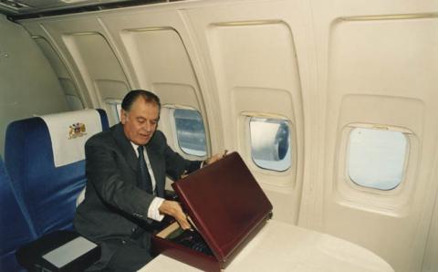 Primera imagen del registro AYLWIN EN AVION PRESIDENCIAL