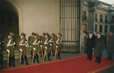 Primera imagen del registro PDTE. AYLWIN SALIENDO DE LA MONEDA