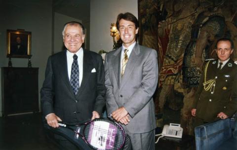 Primera imagen del registro AYLWIN CON HANS GILDEMAISTER