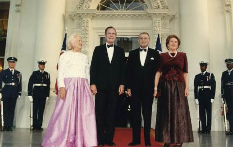 Primera imagen del registro PDTE. AYLWIN CON PDTE. BUSH Y SEÑORAS