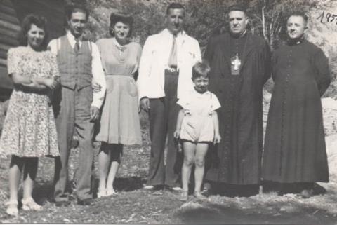 Primera imagen del registro RETRATO GRUPAL CON CAPELLAN DE EJERCITO