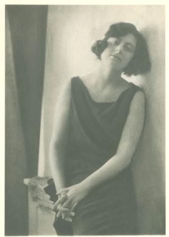 Primera imagen del registro Retrato de Lily Iñiguez Matte