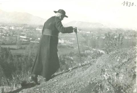 Primera imagen del registro OBISPO CAMINANDO