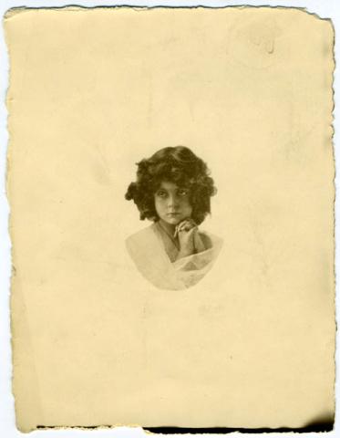 Primera imagen del registro RETRATO DE NIÑA