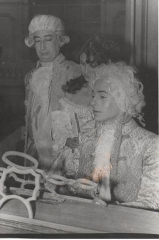 Primera imagen del registro Escena de Amadeus, obra de teatro