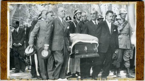 Primera imagen del registro Féretro