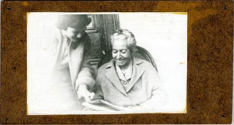 Primera imagen del registro Gabriela Mistral junto a Gilda Péndola