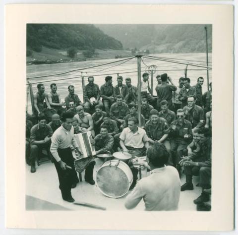 Primera imagen del registro SOLDADOS AMERICANOS A BORDO DE BARCO...