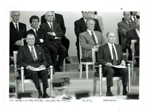 Primera imagen del registro Presidente Patricio Aylwin, en parada militar en Francia