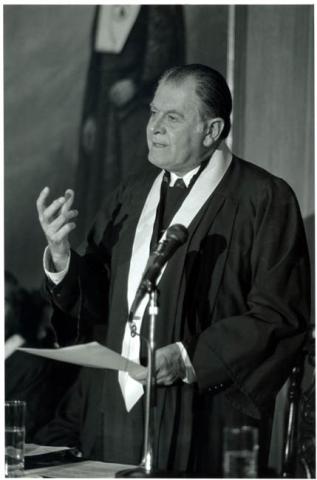 Primera imagen del registro PDTE.AYLWIN PRONUNCIANDO UN DISCURSO.