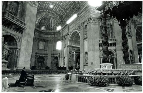 Primera imagen del registro PDTE.AYLWIN ORANDO EN ROMA.