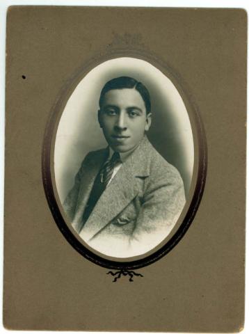 Primera imagen del registro RETRATO DE CABALLERO NO IDENTIFICADO.