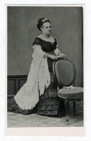 Primera imagen del registro Retrato de María Teresa Ramos Larrea
