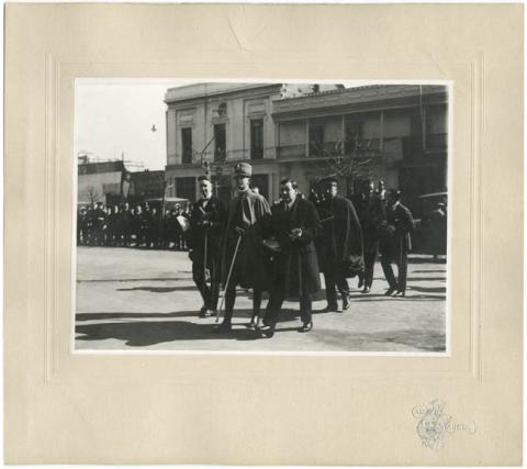 Primera imagen del registro El Presidente Arturo Alessandri Palma con el Príncipe Humberto de Saboya en la Alameda.