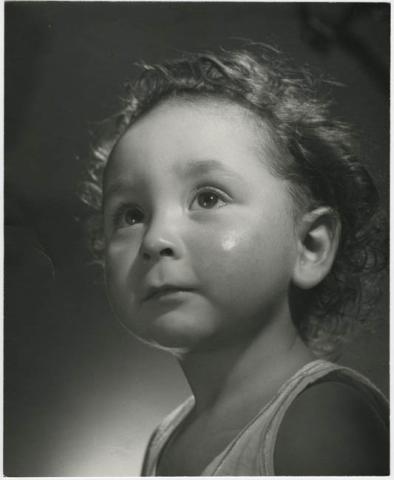 Primera imagen del registro Retrato infantil de estudio de niño Bertonati