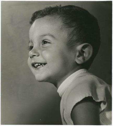 Primera imagen del registro Retrato infantil de estudio de niño Bardo
