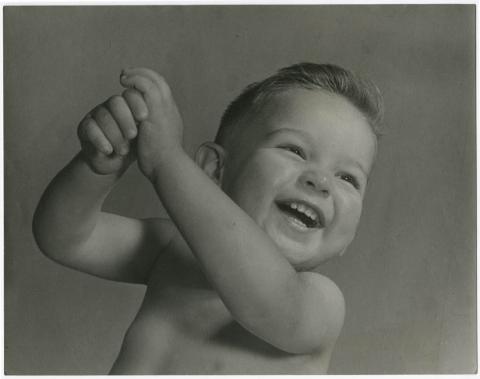 Primera imagen del registro Retrato infantil de estudio de niño