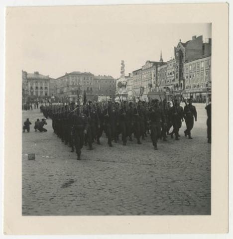 Primera imagen del registro SOLDADOS AMERICANOS MARCHANDO,LINZ,AUSTR
