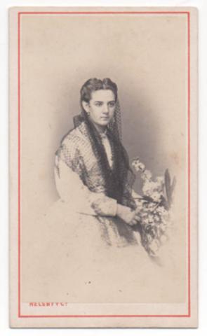 Primera imagen del registro Retrato de Doña Primitiva Echeverría Larraín