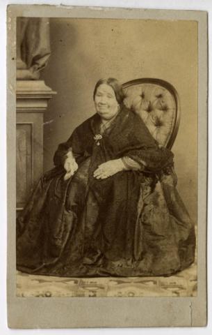 Primera imagen del registro Retrato de Dolores Larraín de Echaurren