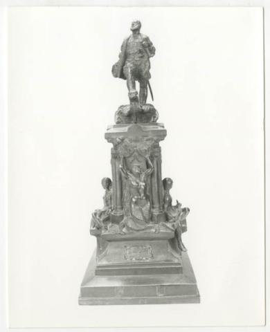 Primera imagen del registro MONUMENTO A HERNANDO DE MAGALLANES