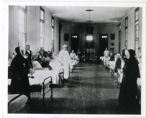 Primera imagen del registro Sala de hospital con religiosas