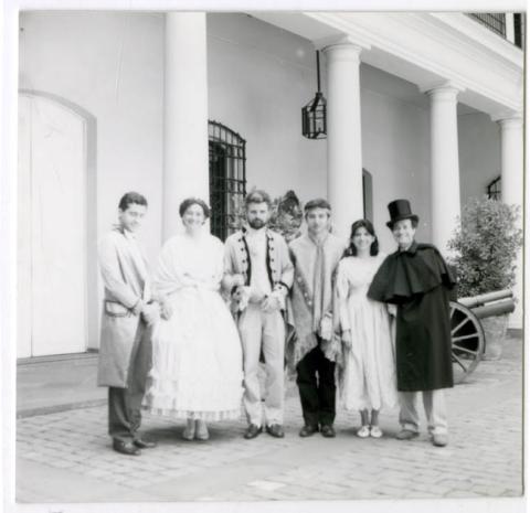 Primera imagen del registro 1 VESTIDOS COLONIALES FUNCIONARIOS