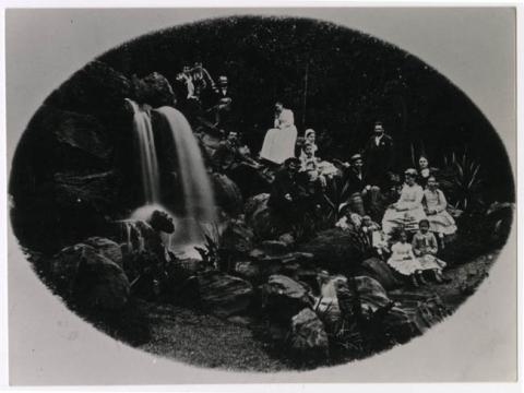 Primera imagen del registro RETRATO GRUPO NO IDENTIFICADO.