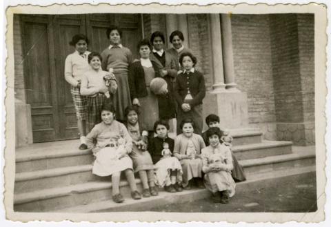 Primera imagen del registro RETRATO DE NIñAS COLEGIO DE MONJAS CURIM