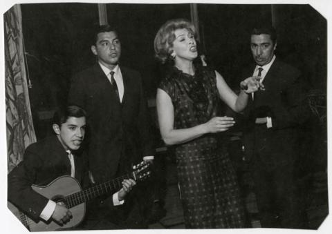 Primera imagen del registro MALU GATICA CANTANDO