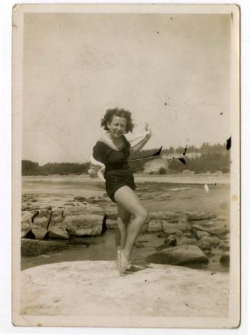 Primera imagen del registro SILVIA PIÑEIRO,RETRATO EN LA PLAYA.