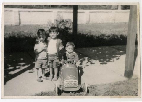 Primera imagen del registro Tres niños