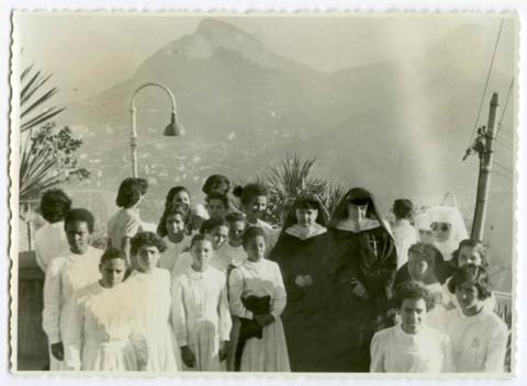 Primera imagen del registro Religiosas y escolares en Río de Janeiro