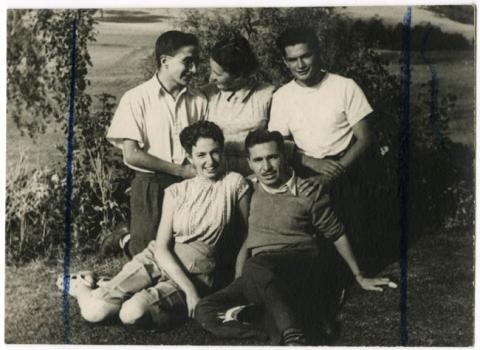 Primera imagen del registro Horacio Le Roy, Juanita Tagle, Jorge Le Roy, Maruja Tagle y Humberto Quijada