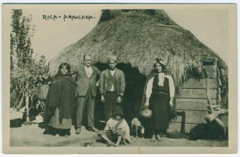 Primera imagen del registro Grupo mapuche frente a ruca
