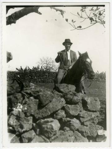 Primera imagen del registro HOMBRE A CABALLO . ISLA DE PASCUA.