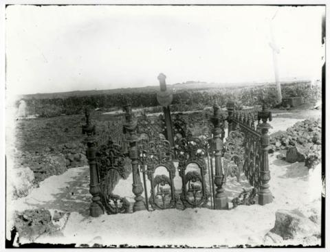 Primera imagen del registro TUMBA 1868 HERMANO EYRDUD.I DE PASCUA.