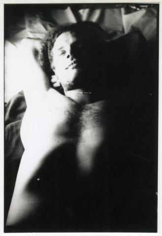 Primera imagen del registro DORMITANDO ENTRE SABANAS; RETRATO.