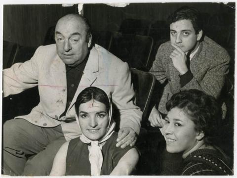 Primera imagen del registro Pablo Neruda y grupo obra Romeo y Julieta