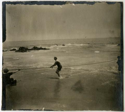 Primera imagen del registro MUJERES TOMANDO BAñOS DE MAR
