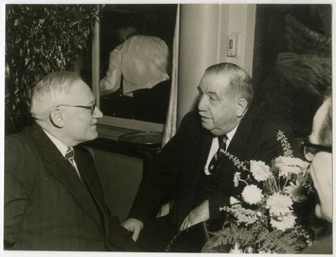 Primera imagen del registro Con Leon Jouhaux, líder sindical francés