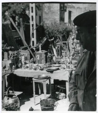 Primera imagen del registro Pablo Neruda, mercado de las pulgas, París