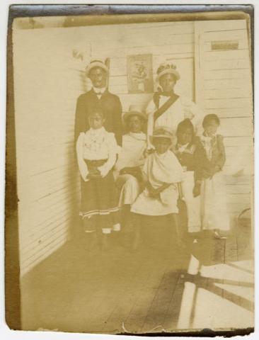 Primera imagen del registro RETRATO DE FAMILIA