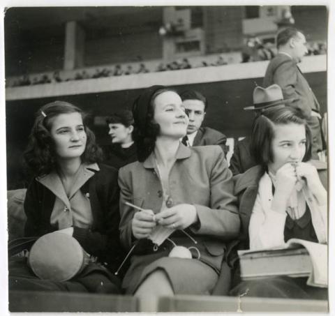 Primera imagen del registro Madre e hijas en Clásico Universitario