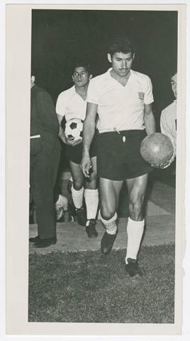 Primera imagen del registro ELADIO ROJAS, JUGANDO POR COLO COLO