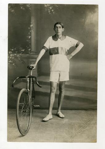 Primera imagen del registro Retrato de Roberto Parra, ciclista