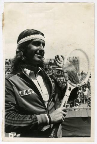 Primera imagen del registro HANS GILDEMESITER,TENISTA CHILENO