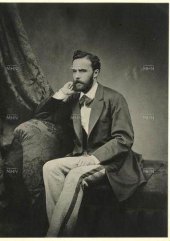 Primera imagen del registro Retrato masculino sedente