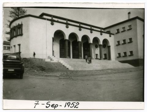 Primera imagen del registro Frontis Liceo de Niñas de La Serena, 1952